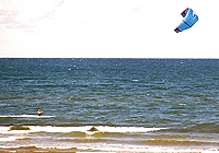 Dunes Beach House - parasailing on the beach